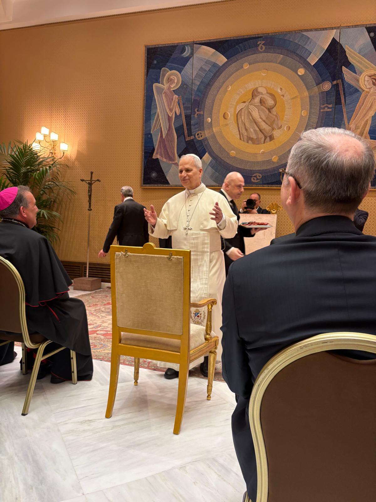 Salute e solidarietà, le ostetriche italiane incontrano Papa Leone XIV: l’impegno contro le disuguaglianze