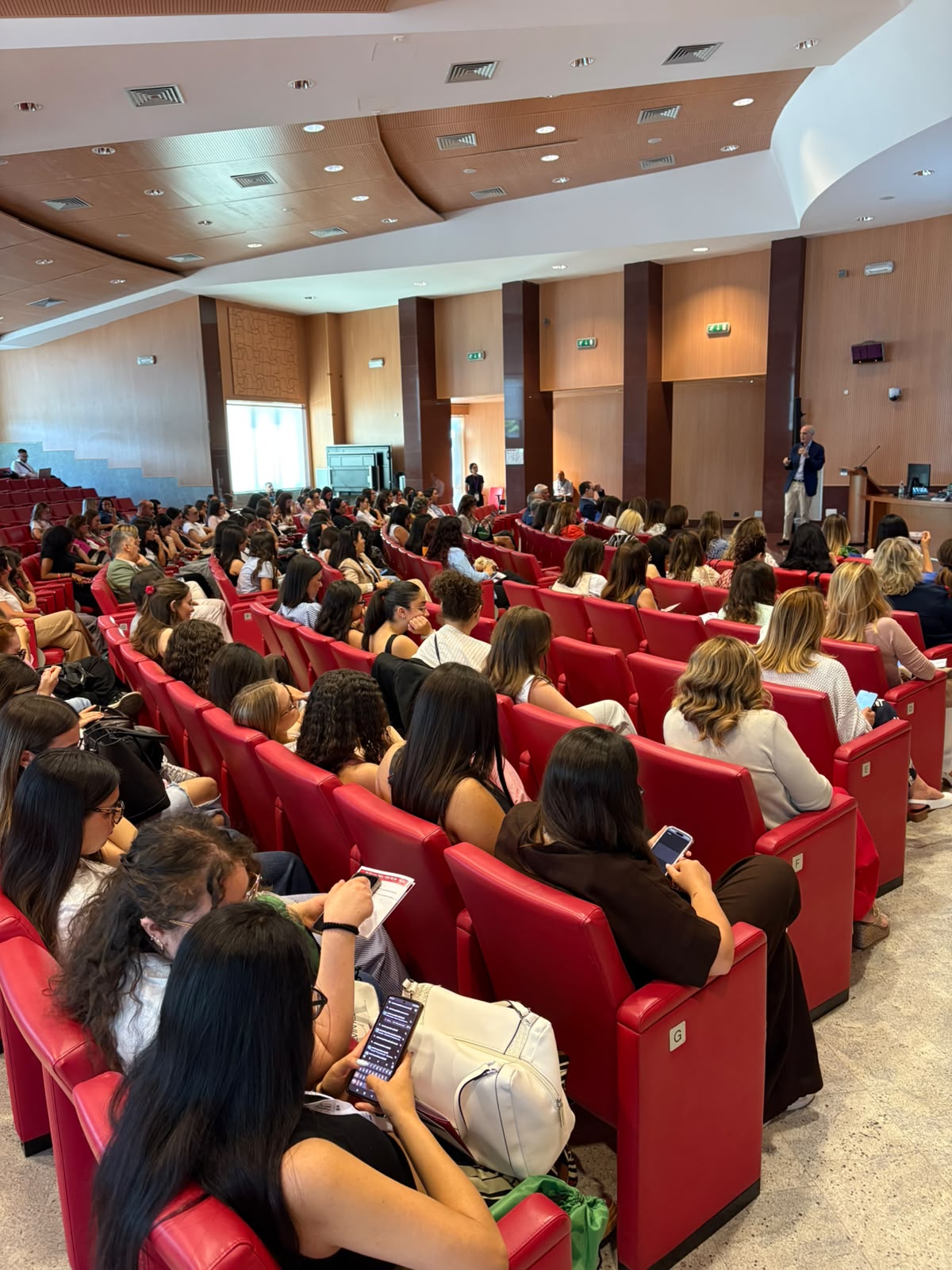 Evidenze scientifiche, IA e sicurezza delle cure: a Napoli l'ostetricia guarda al futuro della salute della donna